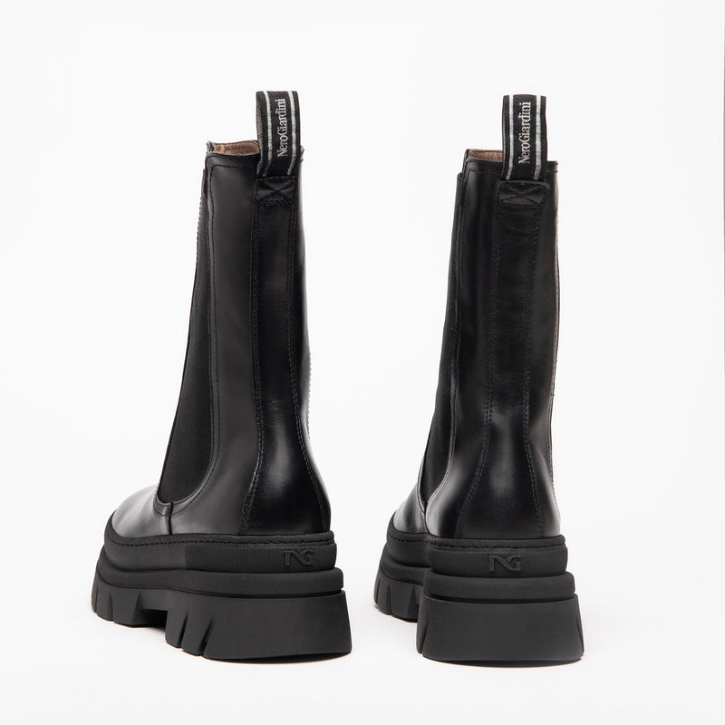 NeroGiardini Black Leather Chelsea Boot