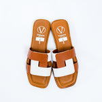 Viguera Sliders in Tan & White